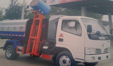 掛桶<a href=http://m.khskpw.cn/ljc target=_blank class=infotextkey>垃圾車(chē)</a>裝卸垃圾桶圖片