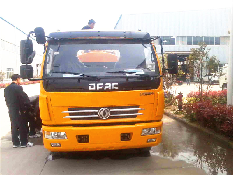 高壓清洗<a href=http://m.khskpw.cn/xifenche/ target=_blank class=infotextkey>吸糞車</a>正面圖
